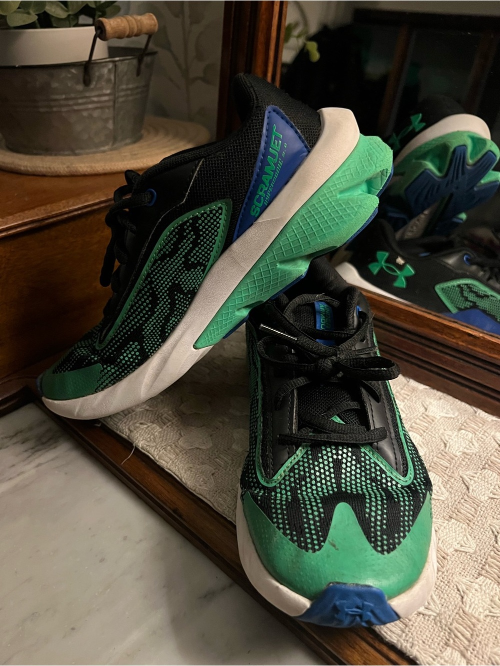 UNDER ARMOUR Grade School Charged Scramjet 4 Athletic Sneakers Black Green Sz 6Y